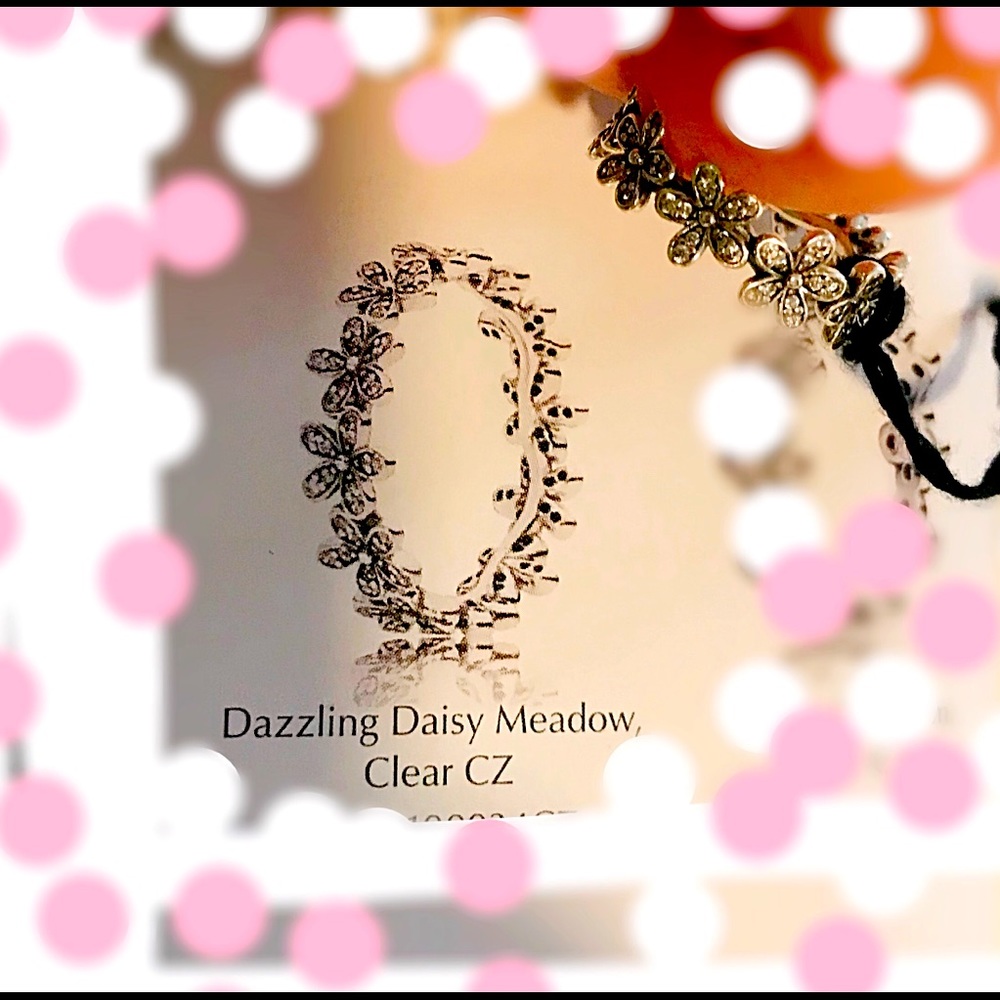 Women’s Pandora silver daisy ring new!